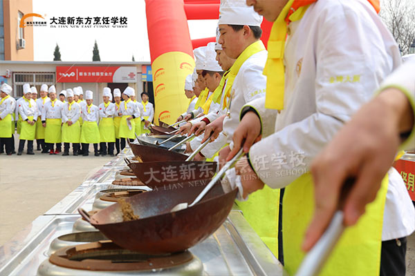 大连新东方幸福味道三十年，超厨争霸赛。