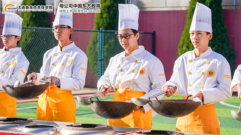 学习一年，是时候露一手了，回家过年给家里人坐一桌美味菜肴。