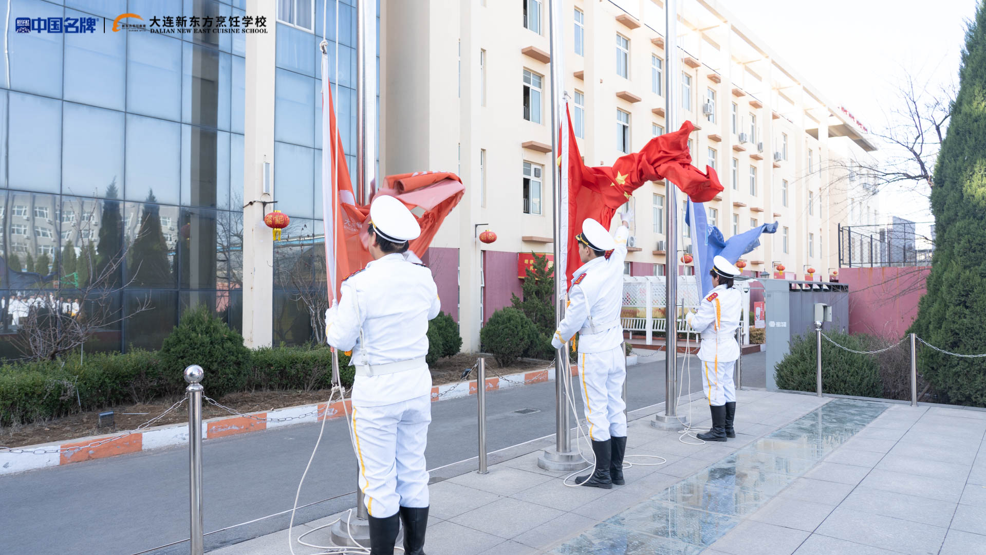 周一升旗仪式 观五星红旗冉冉升起