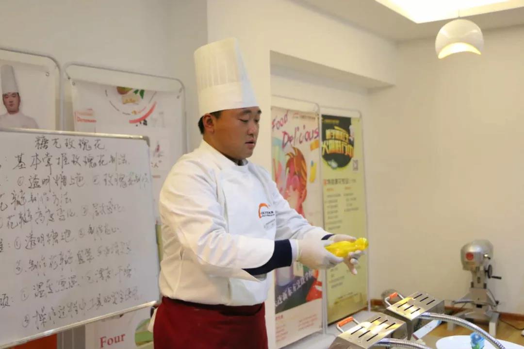 厨师培训学校哪家强 新东方厨师学校